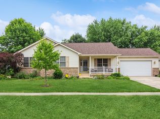 127 Wendy St, Sycamore, IL 60178