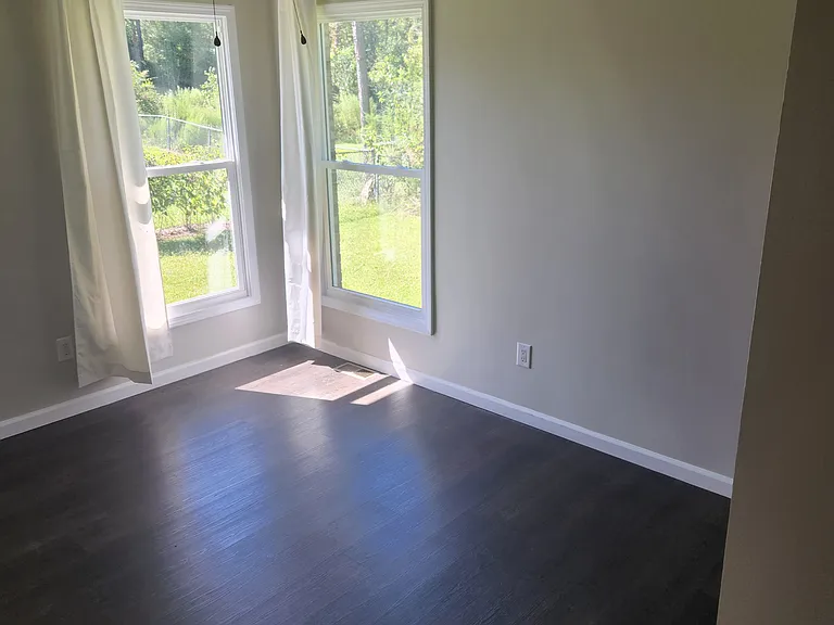 1040 Christina St — Photo 15