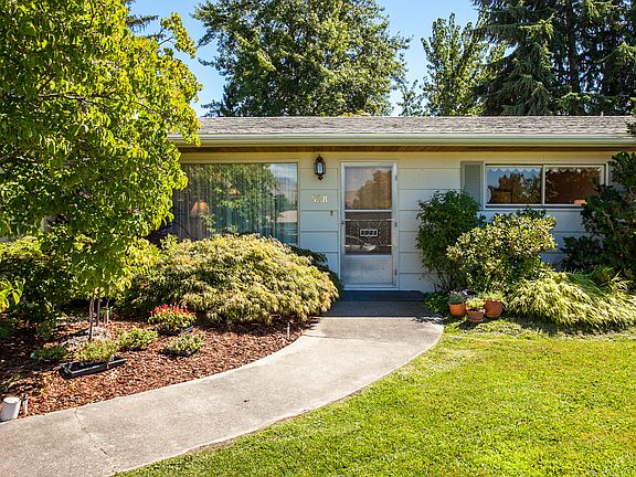 Entrance - mature landscape