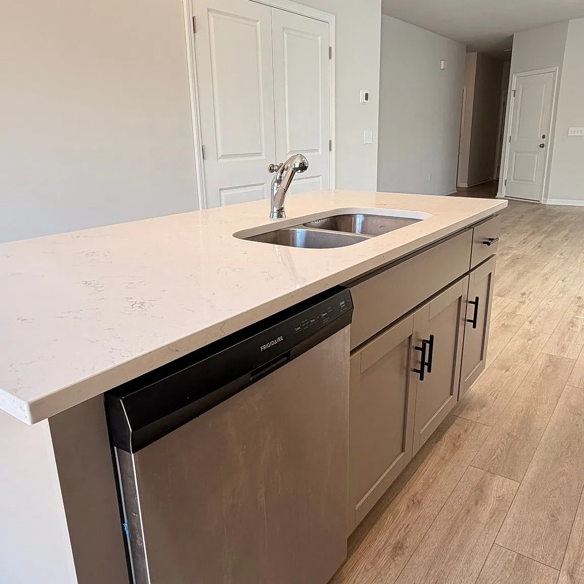 1 Story Single Family Home with Open Floor layout — Photo 4