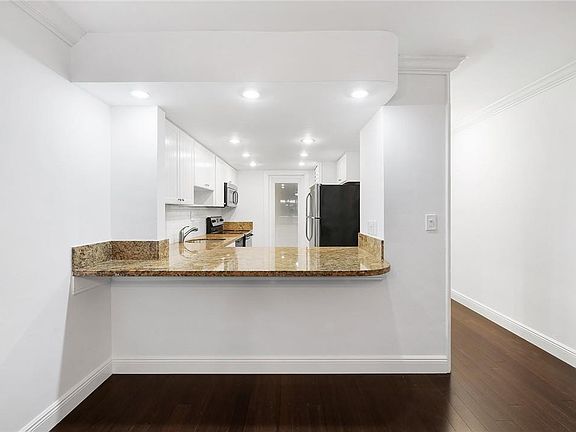 5th image of 815 Middle River Drive #205