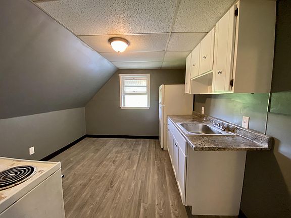 2nd image of 30 Euclid Pl #4