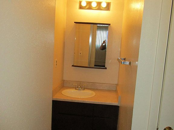 5th image of 1405 Race St APT 303
