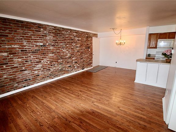 3rd image of 1010 Margarite Dr APT C