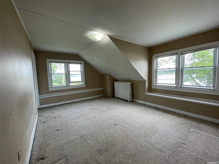 293 W Shore Rd #4 — Photo 6