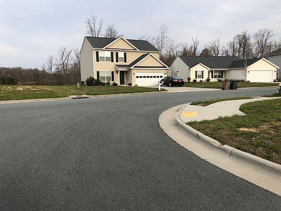 4th image of 16 Stoud Cir