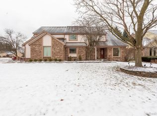 33505 Walnut Ln, Farmington Hills, MI 48331
