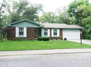 1035 W Hiawatha Ct, Dunlap, IL 61525