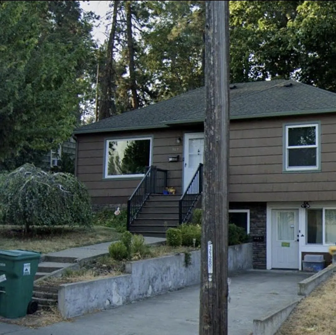 907 W 15th Ave — Photo 1