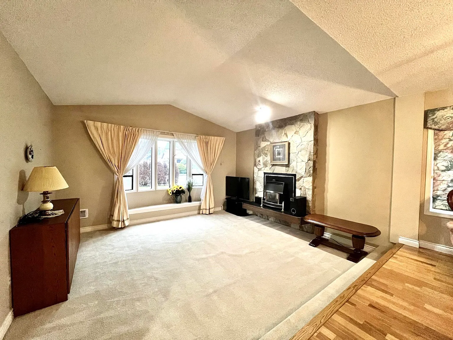 3 bed, 1717 sqft, $3,400 — Photo 2
