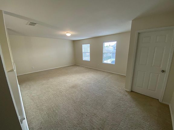 4th image of 5843 Sherbrooke Oak