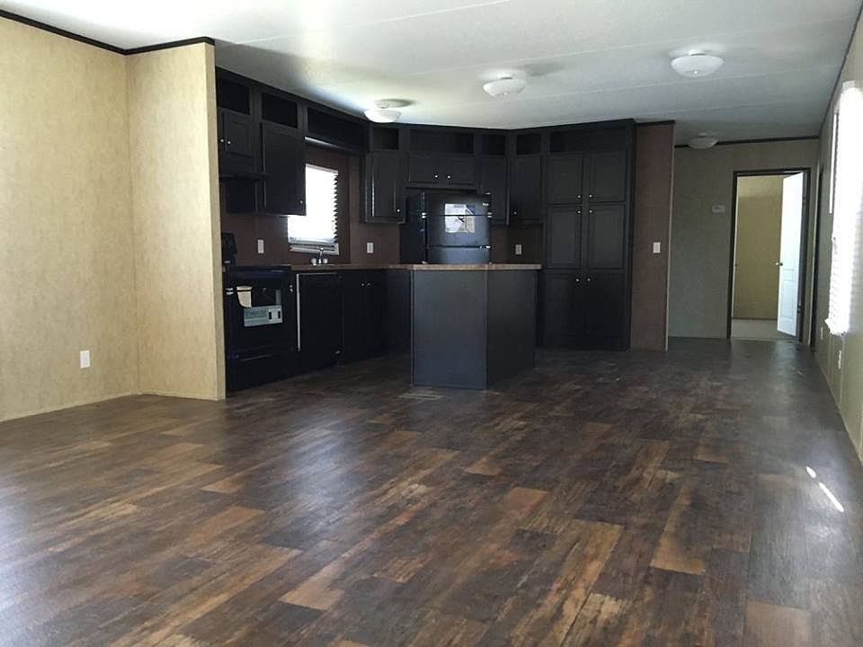 2nd image of 1406 Marilyn St