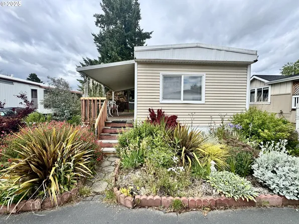 1400 Candlelight Dr Space 162, Eugene, OR 97401