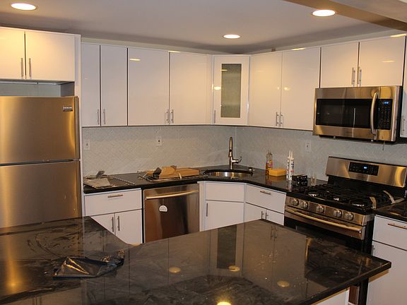 4th image of 333 Gates Ave APT 1