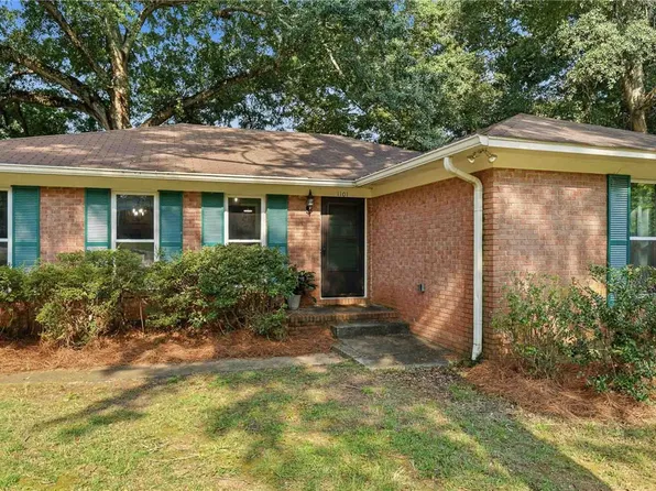 1101 Rustic Ridge Rd, Auburn, AL 36830