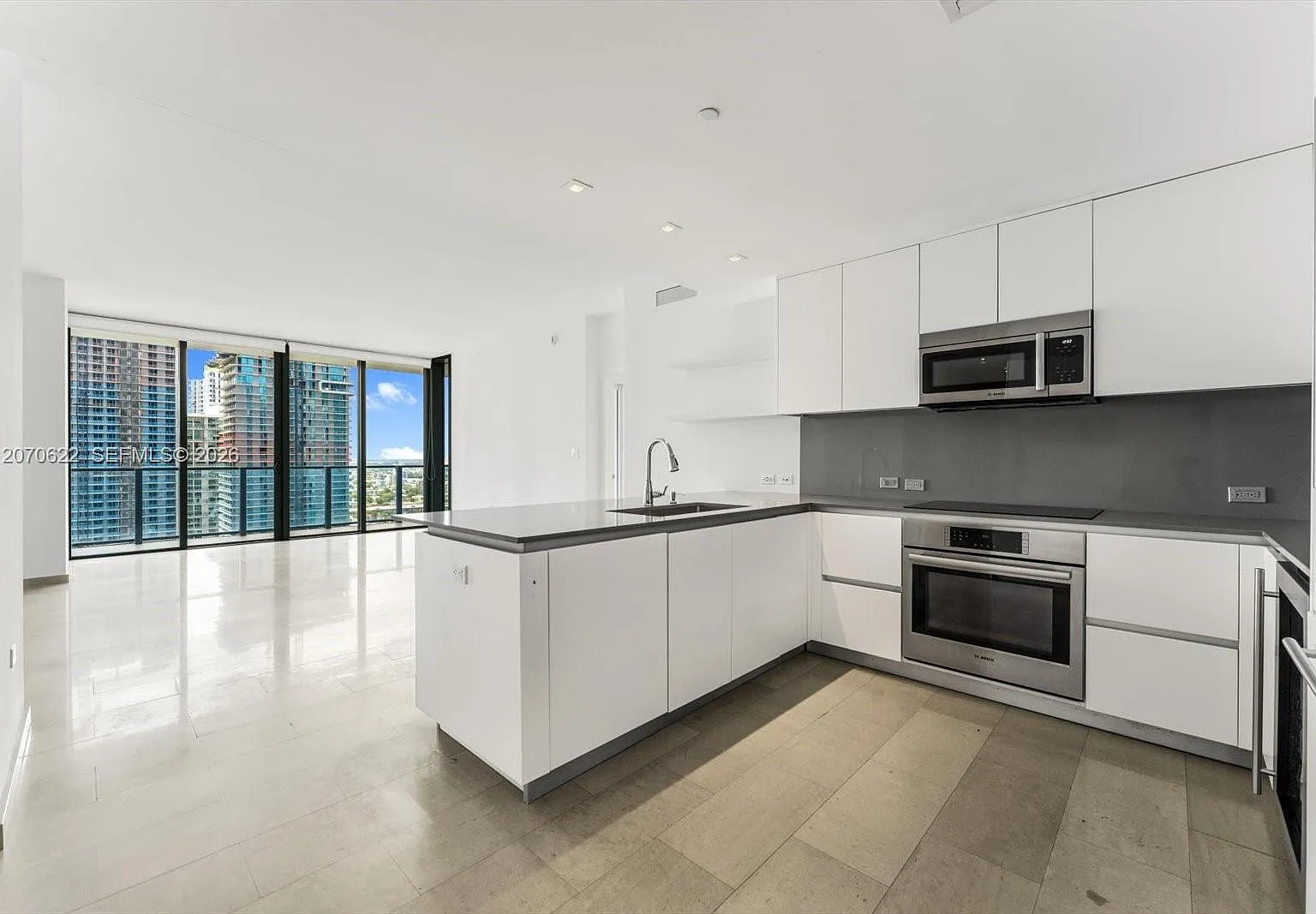 Reach Condo — Photo 1