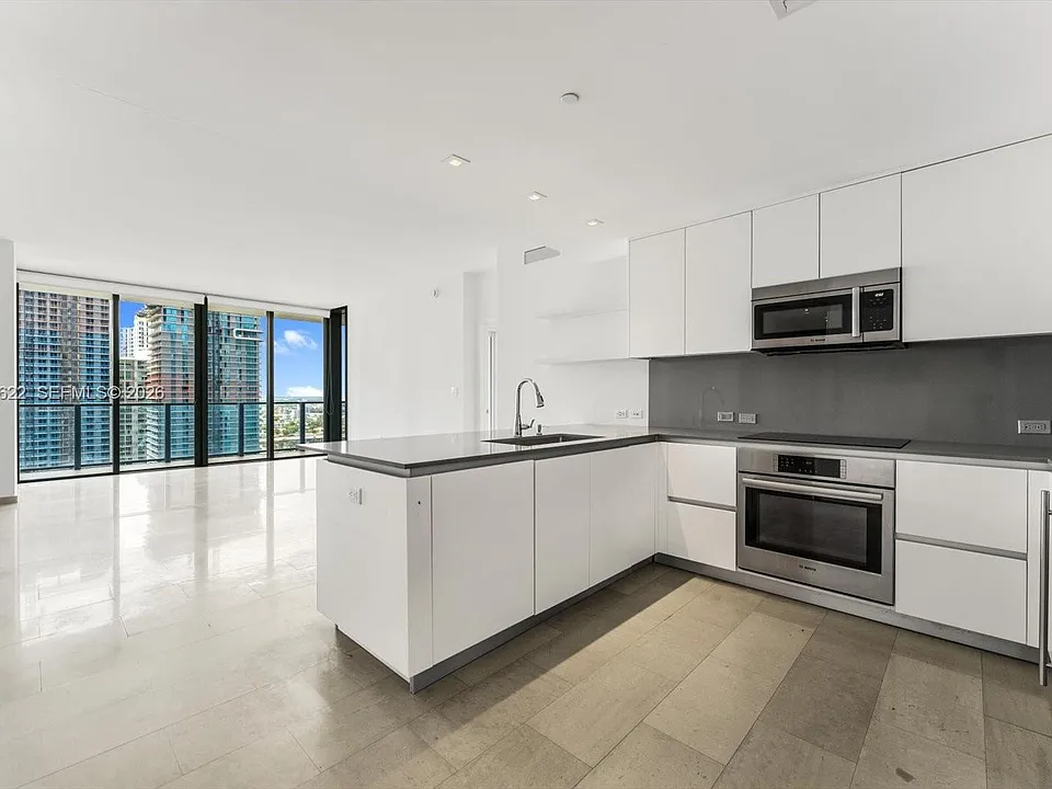 68 SE 6th St #2304