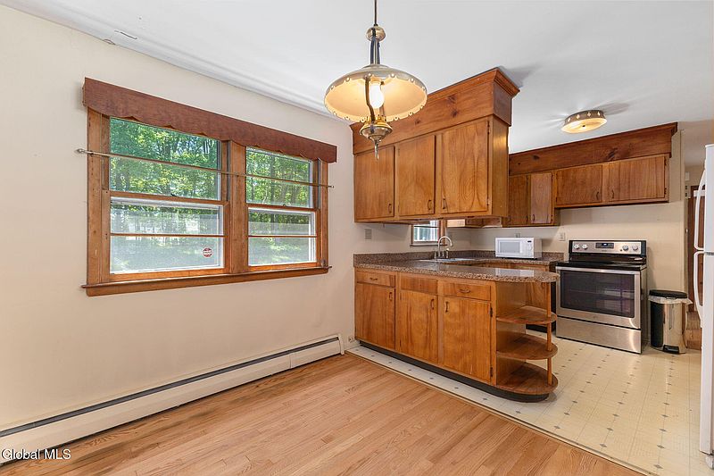 5th image of 8 Oak Drive