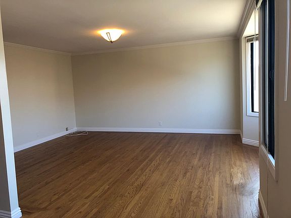 2nd image of 785 Bay St APT 3