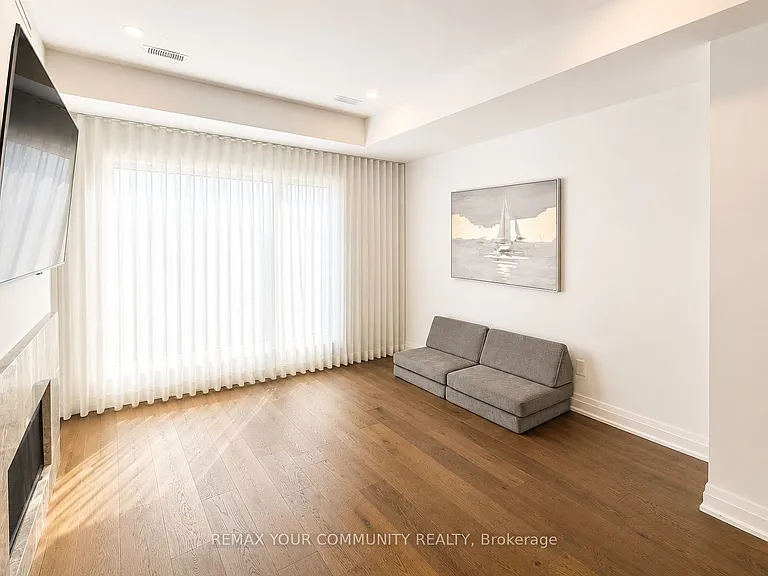 39 Persica St — Photo 8