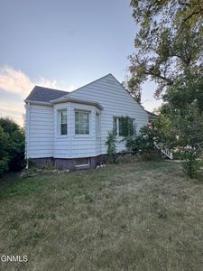 321 1st Ave NW, Hazen, ND, 58545