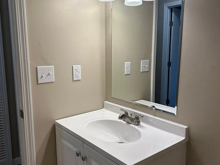 112 Donna Ave — Photo 1
