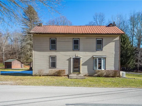 69 Pike Run Dr, Daisytown, PA 15427