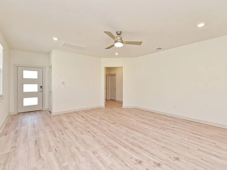 7512 Daves Landing Dr — Photo 6