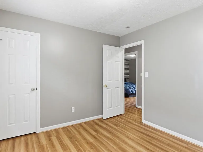 2137 Curtiswood Dr — Photo 5