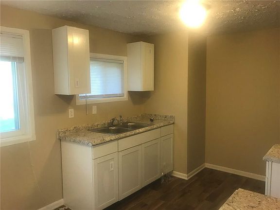 4th image of 4439 Priscilla Ave