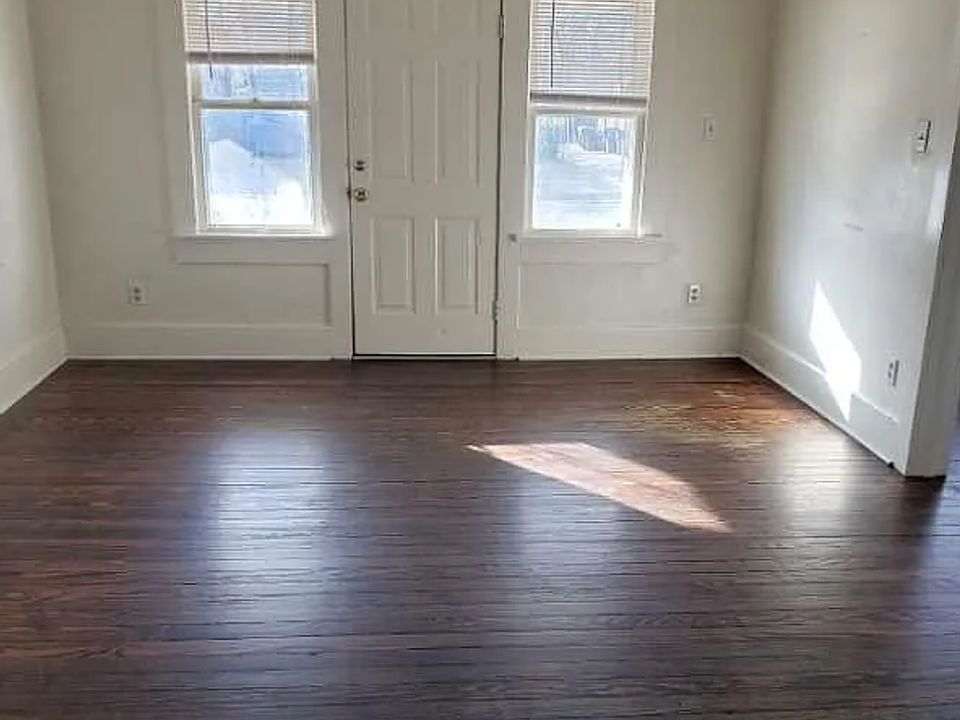 2nd image of 113 E Duffy St
