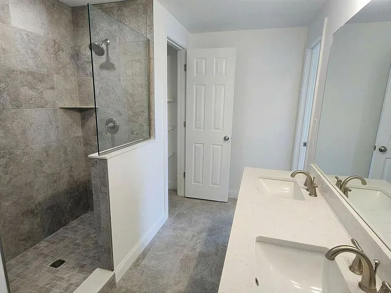 804 E Dean Keeton St — Photo 5