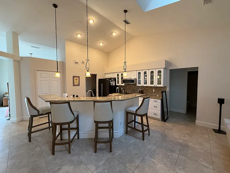 2126 Hovington Cir W — Photo 17