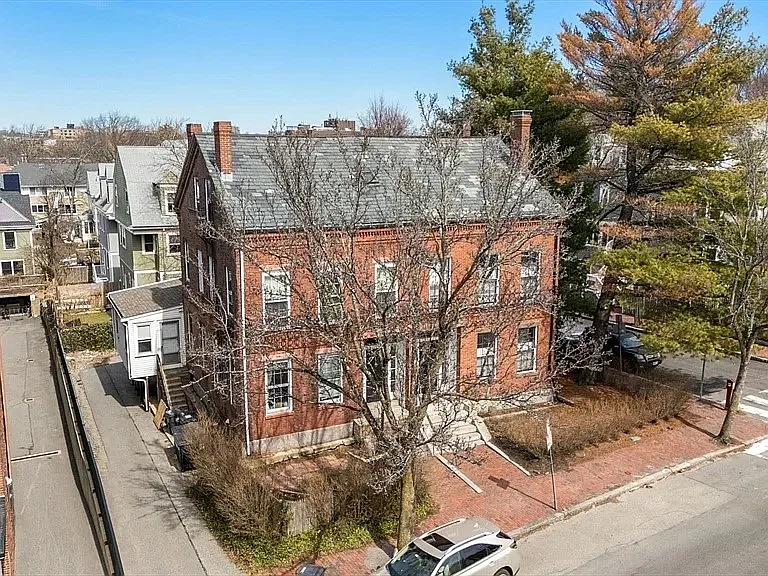 343 Harvard St — Photo 1