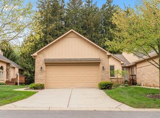 22340 River Ridge Trl, Farmington, MI 48335