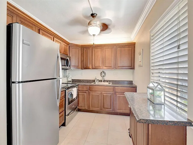 595 Normandy Ln #M — Photo 3
