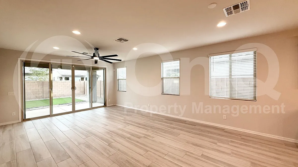 4 bed, 3.0 bath, 2025 sqft, $2,600 — Photo 3