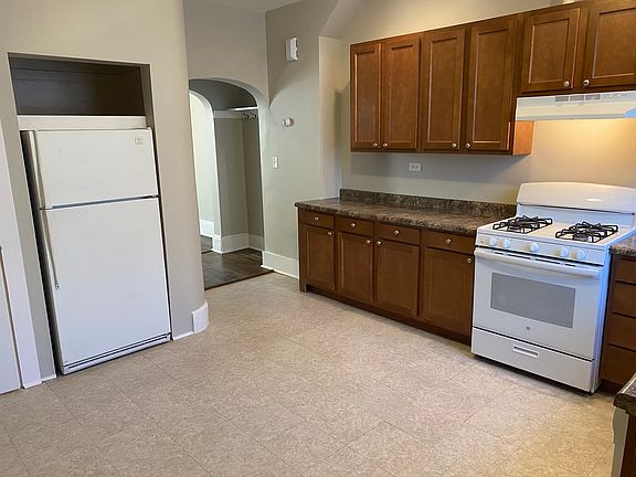 3rd image of 10447 S Corliss Ave