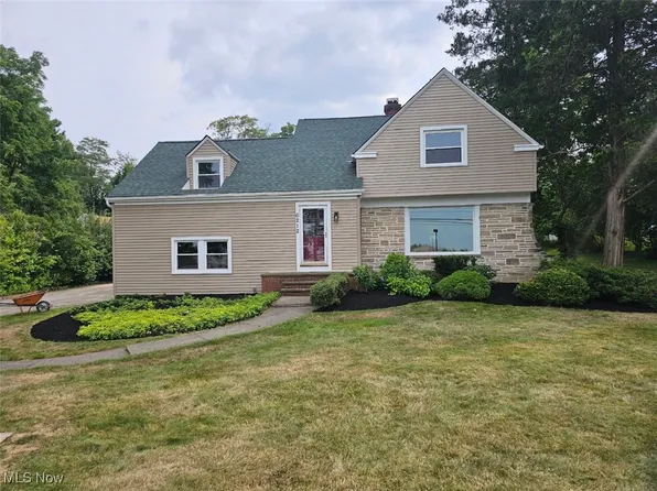 6212 Wilson Mills Rd, Mayfield, OH 44143