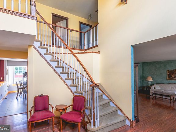 4th image of 110 Rose Dr