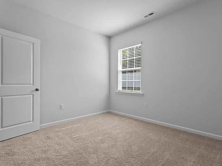 284 Robert Pl — Photo 8