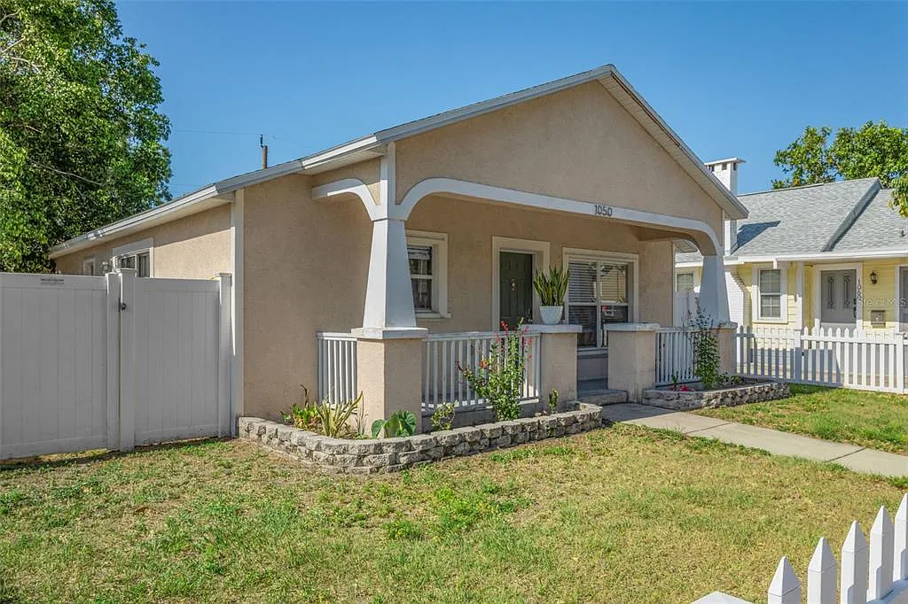 3 bed, 2.0 bath, 1200 sqft, $2,700 — Photo 2