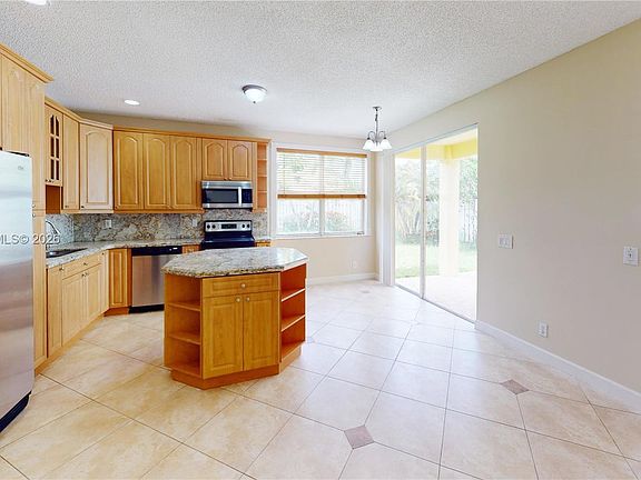 3rd image of 897 Briar Ridge Rd