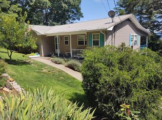 427 Town Mountain Dr, Franklin, NC 28734