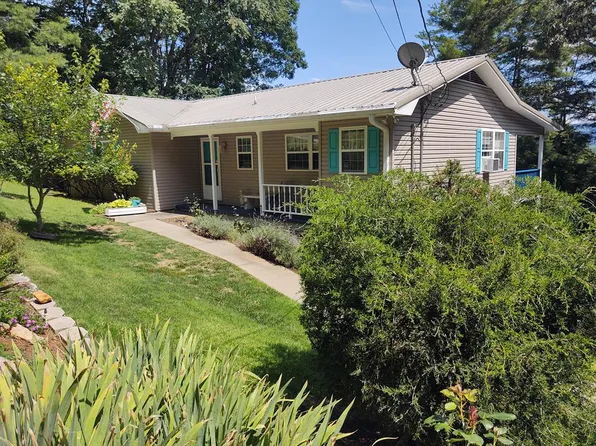 427 Town Mountain Dr, Franklin, NC 28734