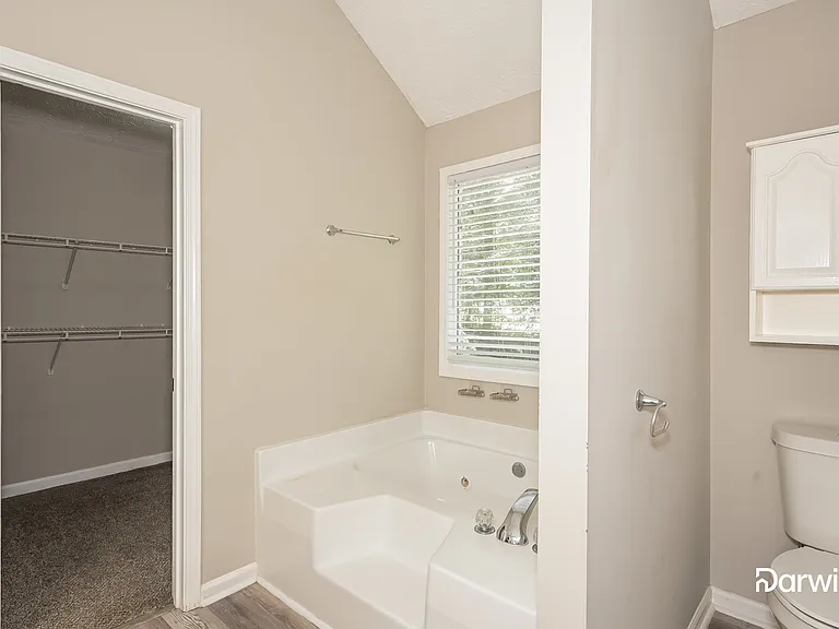 2896 Valley Ct — Photo 8
