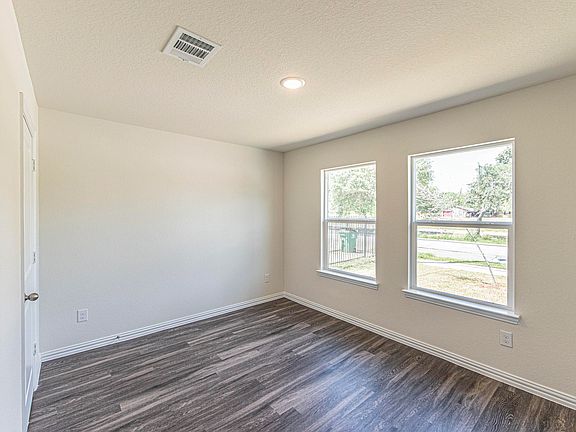 3rd image of 642 Fir Lane