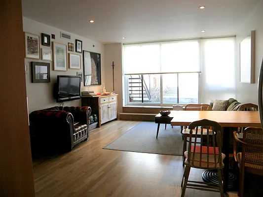 Rented by Vespa Properties Group | media 51