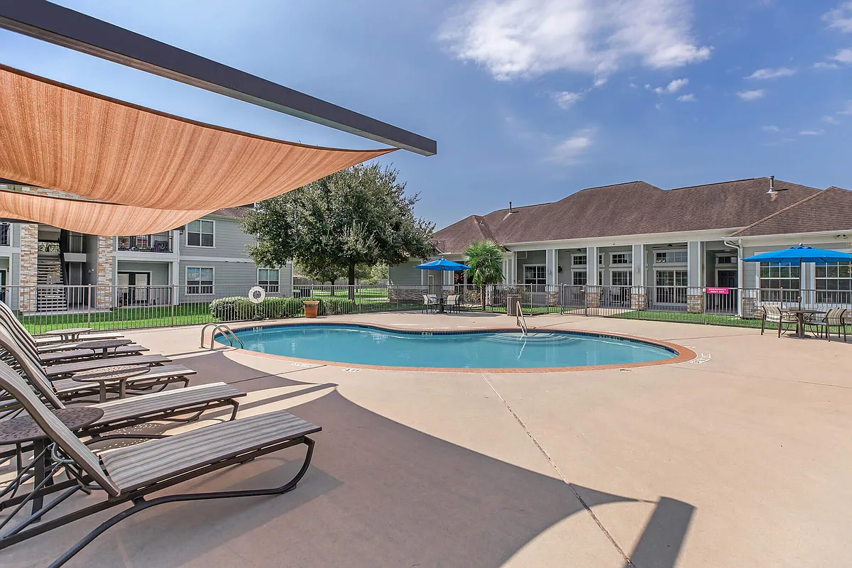 Building Photo - Pointe Royale Apartments