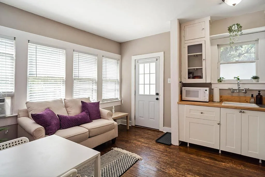 1 bed, $3,427 — Photo 4